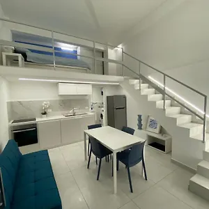 La Casa Di Ale , Aeroporto di Catania Fontana Rossa Italia